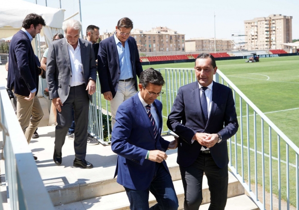 Alfredo García Amado junto a Paco Cuenca en la Ciudad Deportiva (JOSÉ VELASCO)