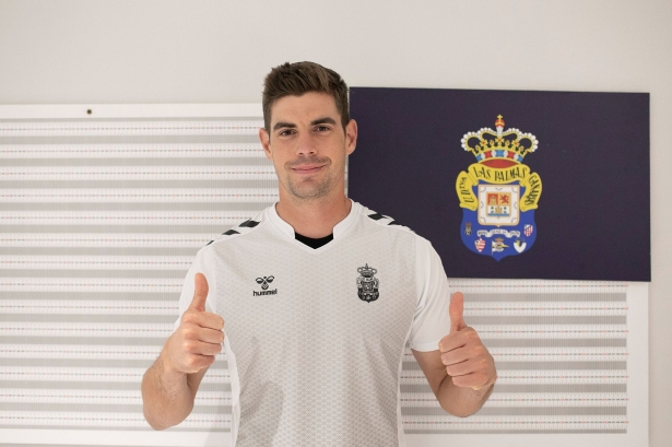 Raúl Fernández, al pasar reconocimiento médico recientemente con Las Palmas (UD LAS PALMAS) Raúl Fernández, al pasar reconocimiento médico recientemente con Las Palmas (UD LAS PALMAS)