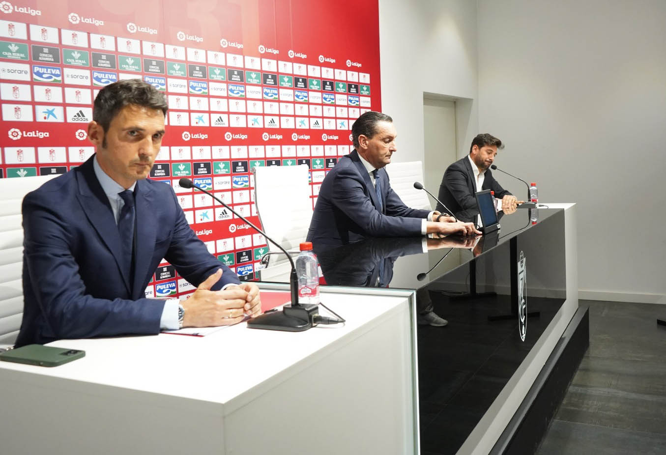 Momento de la rueda de prensa de presentación de la campaña de abonados del Granada (JOSÉ VELASCO / GRJ)