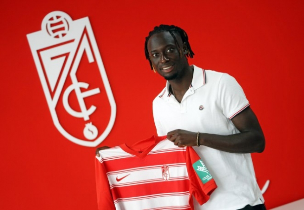 Alpha Dionkou cuando fichó por el Granada CF (GRANADA CF)