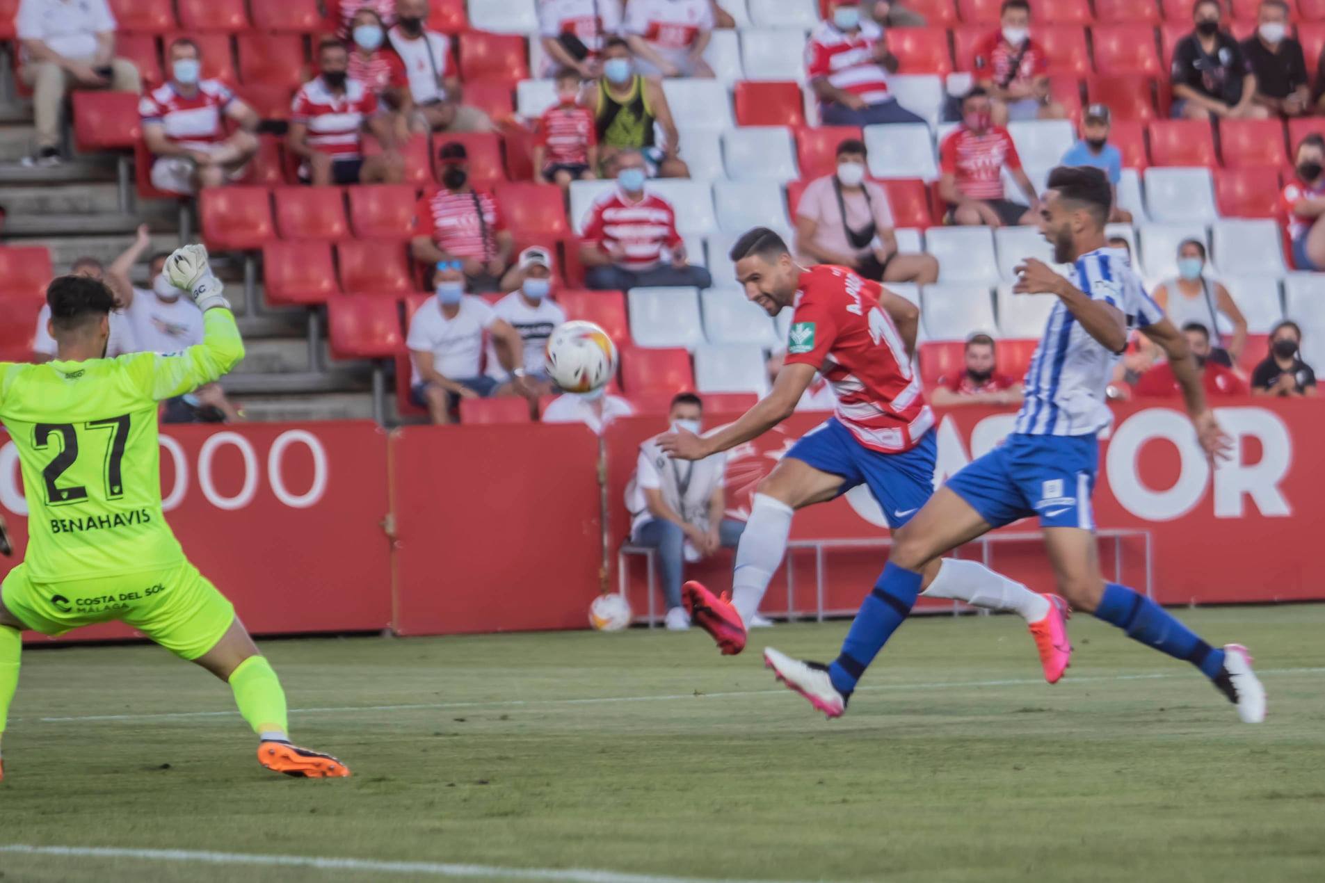 Puertas, en un lance del último Trofeo Ciudad del Granada ante el Málaga (JOSÉ VELASCO / GRJ)
