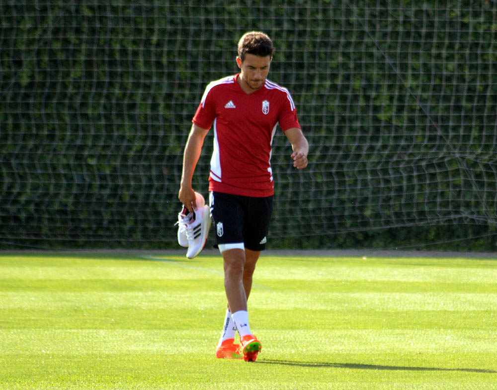 Luis Milla, en uno de sus últimos entrenamientos con el Granada esta pretemporada (JAVIER PALMA)