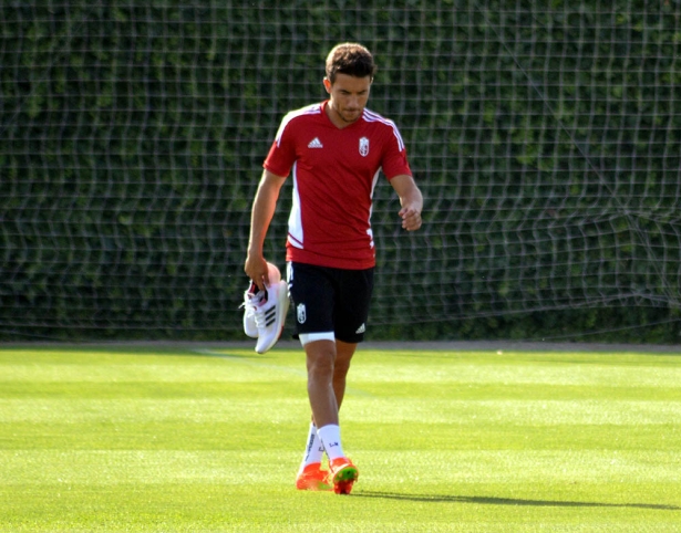 Luis Milla, en uno de sus últimos entrenamientos con el Granada esta pretemporada (JAVIER PALMA)