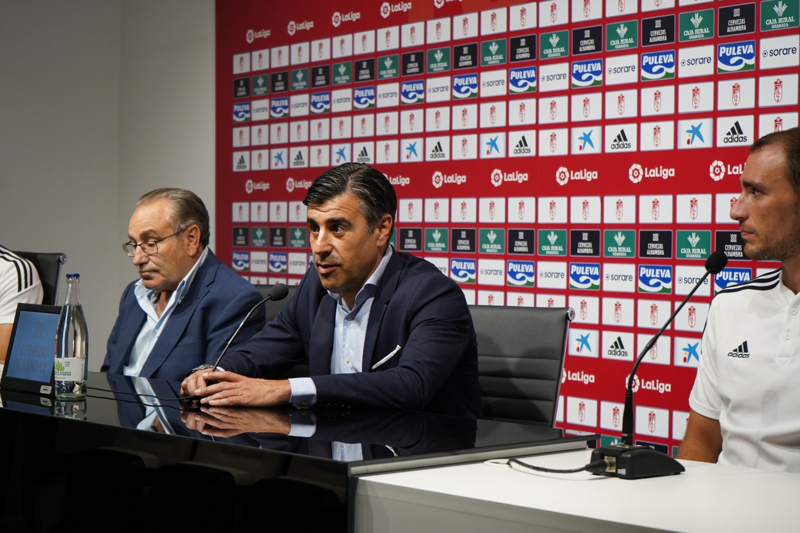 Nico Rodríguez, en la rueda de prensa de presentación de Ignasi Miquel y Miguel Rubio como nuevos jugadores del Granada (JOSÉ VELASCO / GRJ)