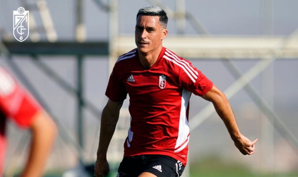 Callejón, en un entrenamiento con el Granada en la Ciudad Deportiva (PEPE VILLOSLADA / GCF) Callejón, en un entrenamiento con el Granada en la Ciudad Deportiva (PEPE VILLOSLADA / GCF)