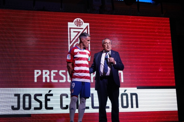 Callejón, junto a Pepe Macanás durante su presentación (JOSÉ VELASCO / GRJ)