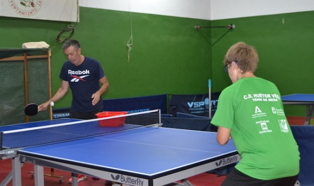 Partido de tenis de mesa (BOLA DE PARTIDO) Partido de tenis de mesa (BOLA DE PARTIDO)