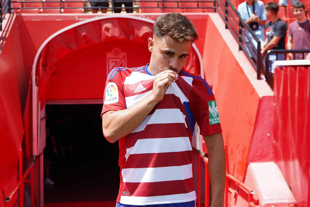 Melendo en su presentación como jugador del Granada CF (JOSÉ VELASCO)