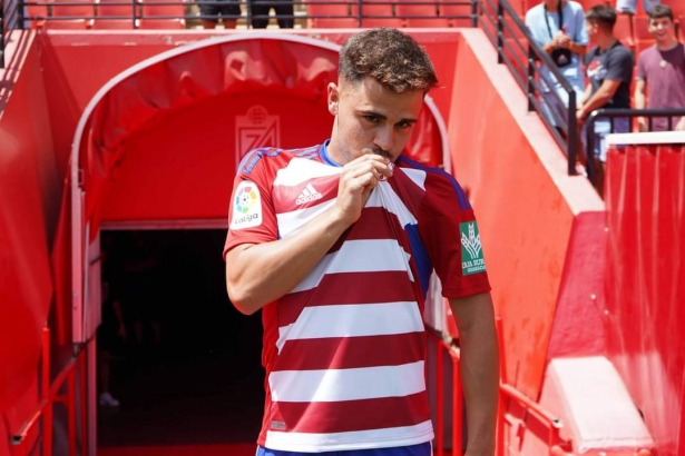 Melendo en su presentación como jugador del Granada CF (JOSÉ VELASCO)