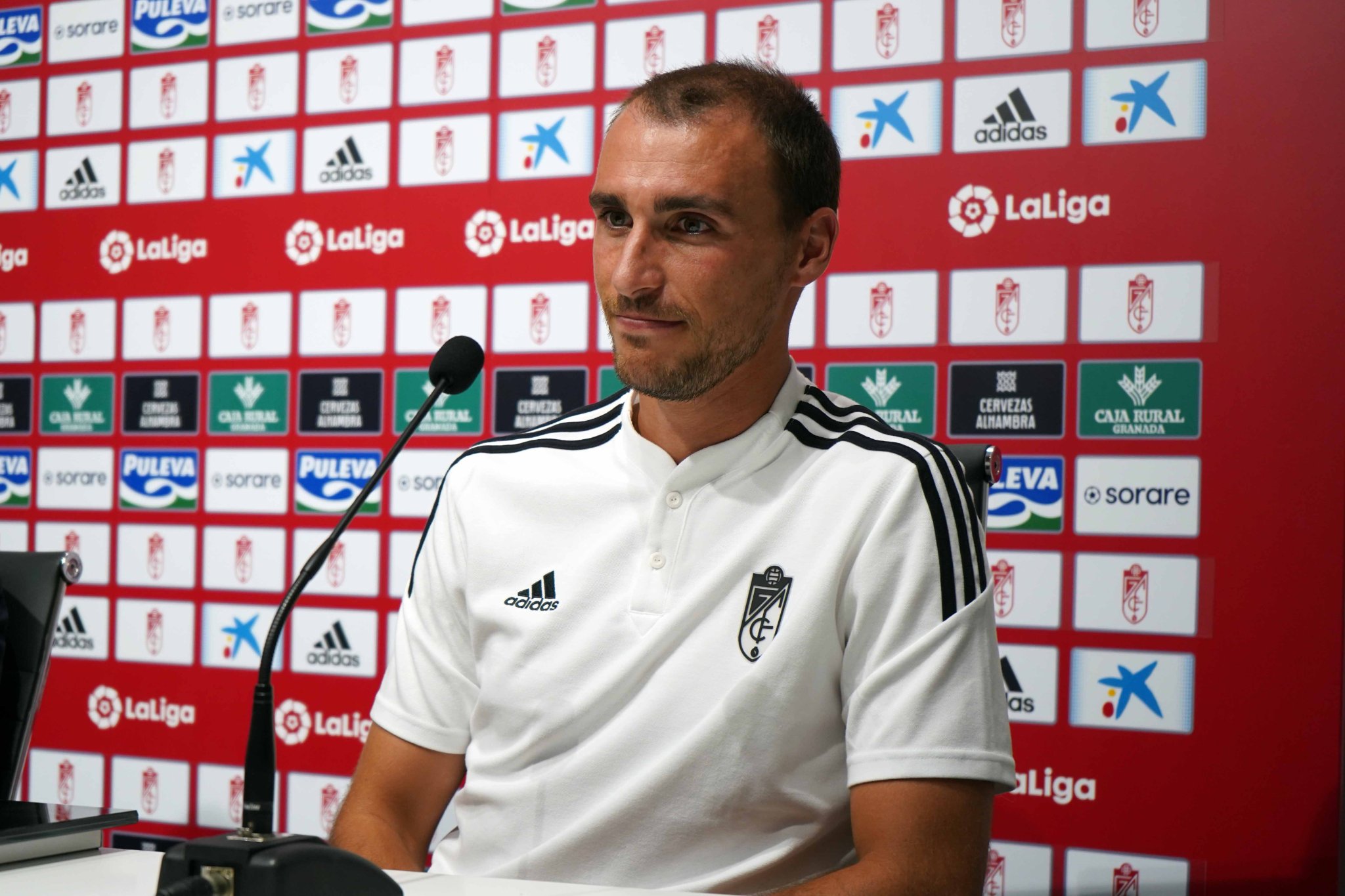 Ignasi Miquel, central del Granada (JOSÉ VELASCO / GRJ)