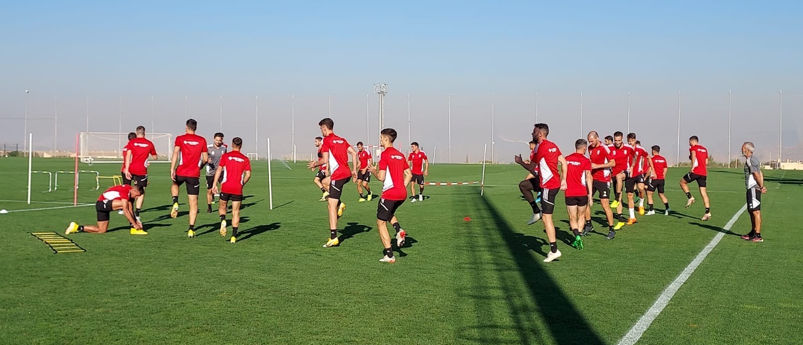 Imagen del entrenamiento del Granada este jueves en la Ciudad Deportiva (FRAN CALVO)