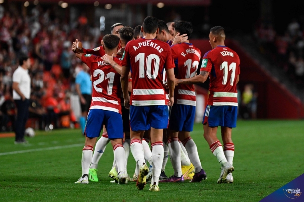 El Granada, a la finalización de la segunda jornada, es líder de LaLiga SmartBank con dos triunfos (JOSÉ M. BALDOMERO) El Granada, a la finalización de la segunda jornada, es líder de LaLiga SmartBank con dos triunfos (JOSÉ M. BALDOMERO)