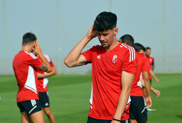 Adri Butzke, en un entrenamiento con el Granada esta pretemporada (JAVIER PALMA) Adri Butzke, en un entrenamiento con el Granada esta pretemporada (JAVIER PALMA)