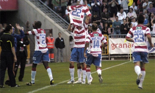 El Granada celebra uno de los goles en 2011 al Villarreal B en `Los Cármenes` (PACO AYALA / DIARIO AS) El Granada celebra uno de los goles en 2011 al Villarreal B en `Los Cármenes` (PACO AYALA / DIARIO AS)