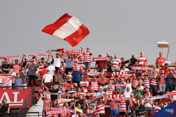 Afición del Granada en el `Nuevo Los Cármenes` (JOSÉ M. BALDOMERO) Afición del Granada en el `Nuevo Los Cármenes` (JOSÉ M. BALDOMERO)
