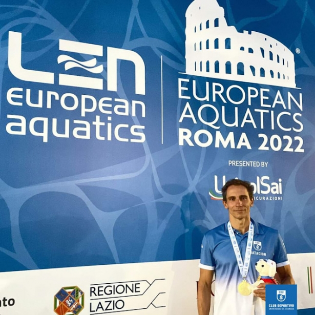 Santiago Valenzuela con su medalla de oro (UGR) Santiago Valenzuela con su medalla de oro (UGR)