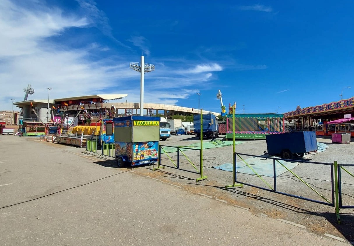 Explanada exterior del `Nuevo Los Cármenes` en el que ahora se encuentra instalado el ferial del Zaidín (GRJ)