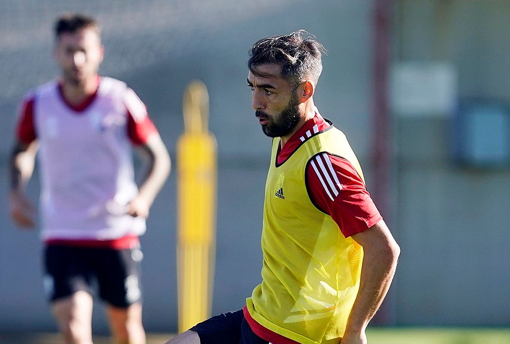 Perea, en un entrenamiento con el Granada (PEPE VILLOSLADA / GCF)