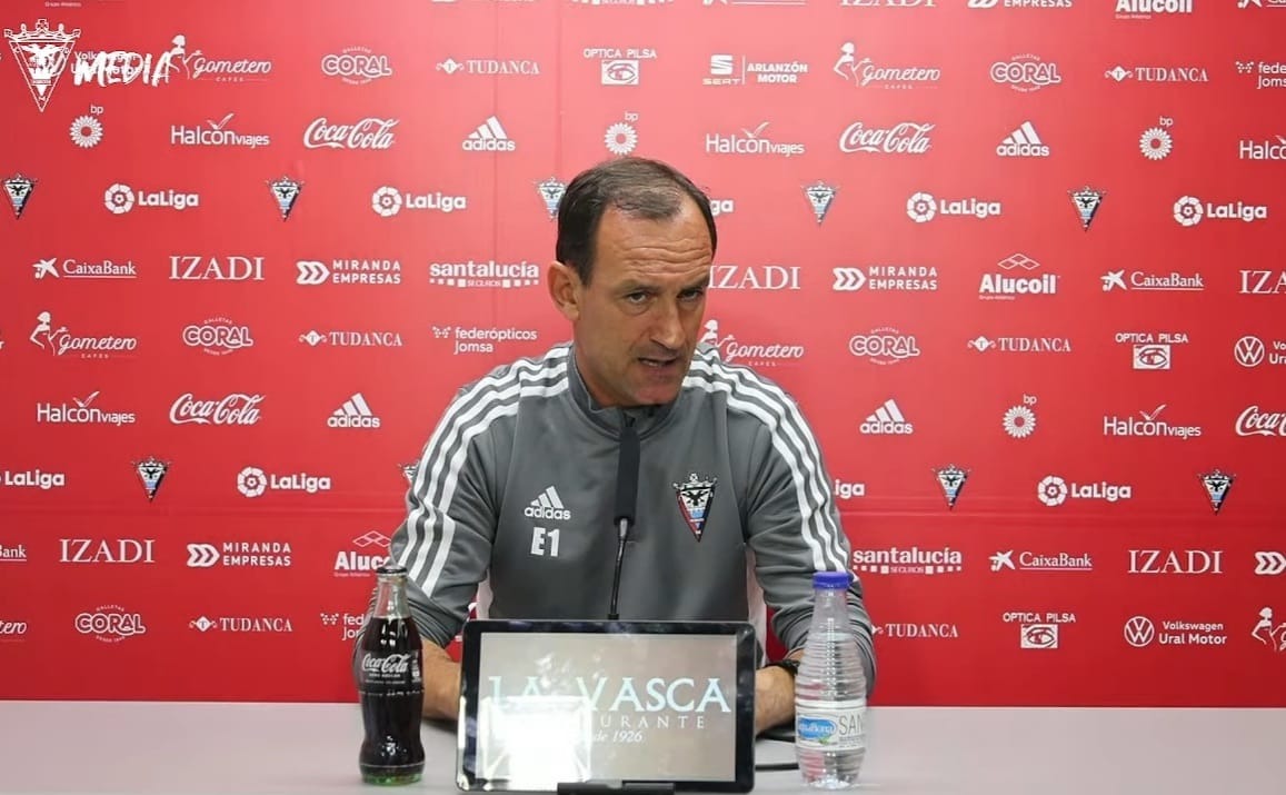 Joseba Etxeberria, técnico del Mirandés, en rueda de prensa (CD MIRANDÉS)