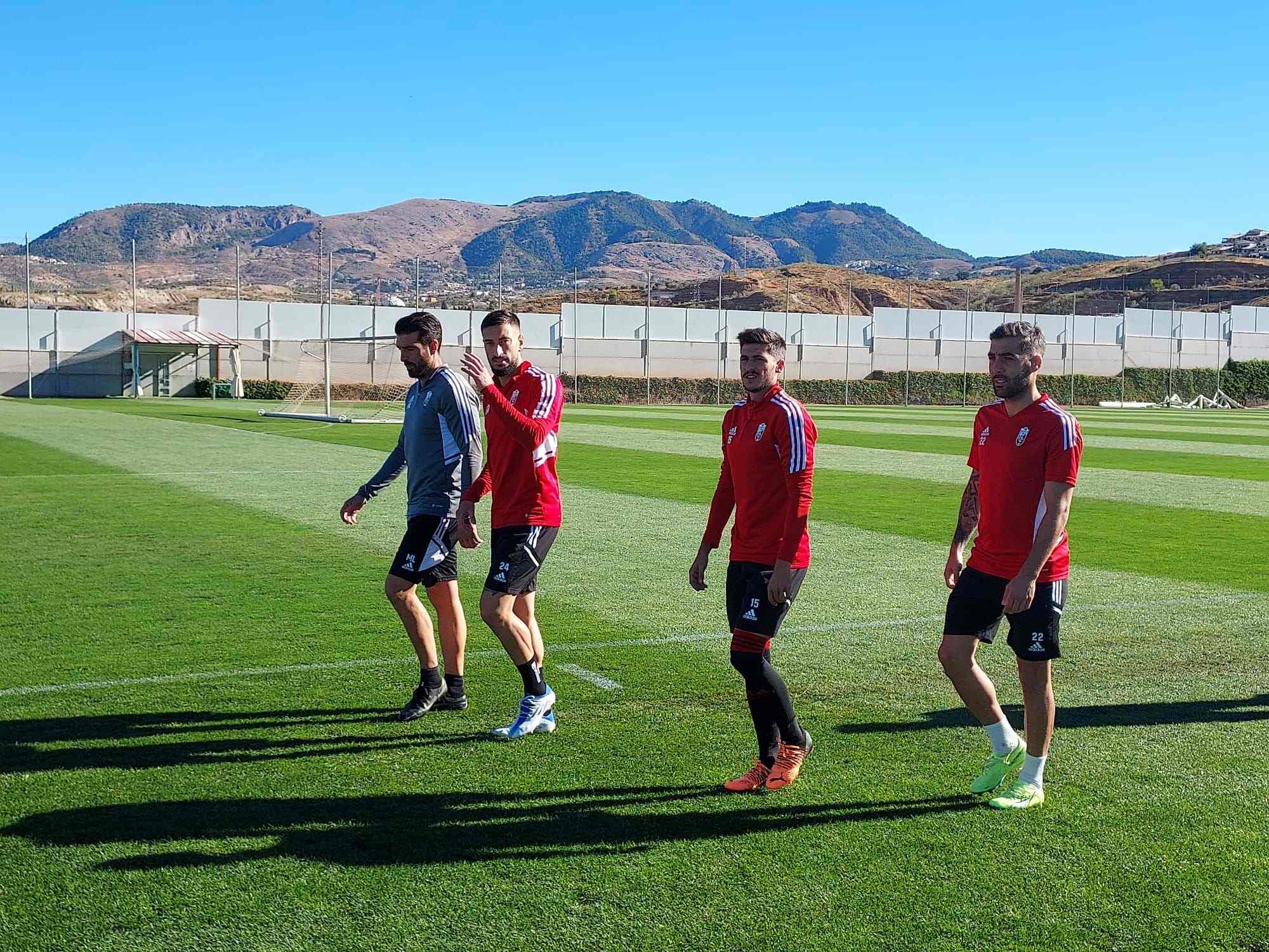 Lucena, Cabaco, Neva y Perea, al salir al entrenamiento de este viernes en la Ciudad Deportiva (FRAN CALVO)