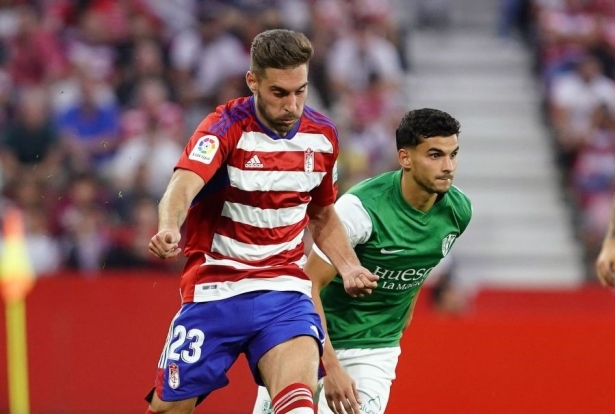 Rochina, en un lance del partido ante el Huesca (LALIGA)