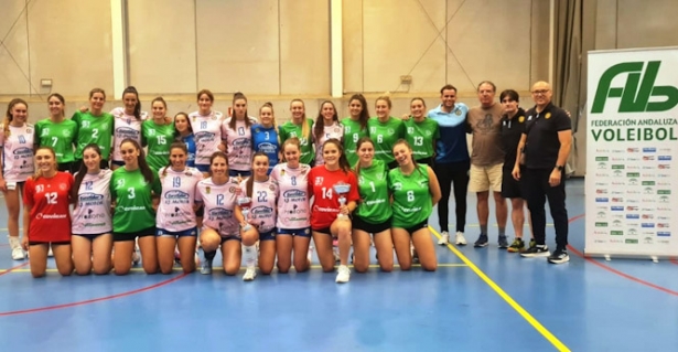 Foto de familia en categoría femenina (GRANADA VOLEIBOL) Foto de familia en categoría femenina (GRANADA VOLEIBOL)