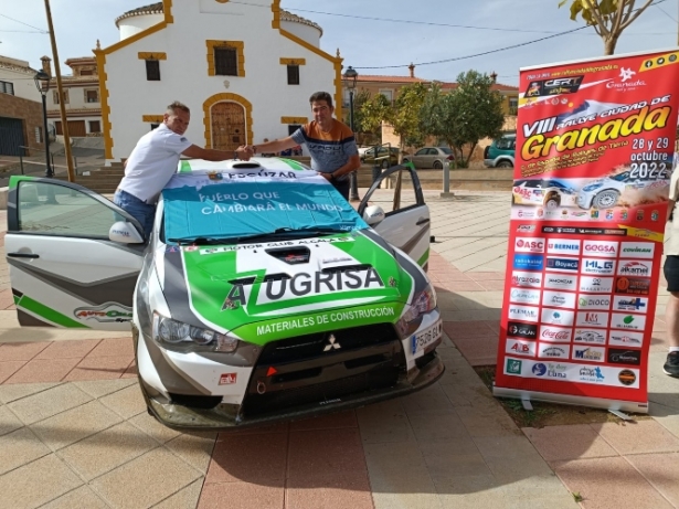 Juan Carlos Martín, de la organización, y Antonio Arrabal, alcalde de Escúzar (RALLY CIUDAD DE GRANADA) Juan Carlos Martín, de la organización, y Antonio Arrabal, alcalde de Escúzar (RALLY CIUDAD DE GRANADA)