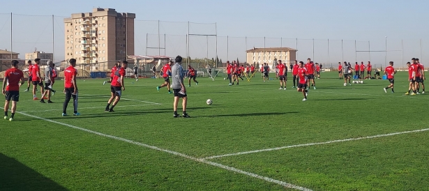 Imagen de un entrenamiento anterior del Granada en la Ciudad Deportiva (FRAN CALVO) Imagen de un entrenamiento anterior del Granada en la Ciudad Deportiva (FRAN CALVO)