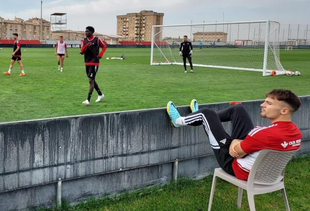 Petrovic observa el partidillo de sus compañeros durante el entrenamiento del martes (FRAN CALVO) Petrovic observa el partidillo de sus compañeros durante el entrenamiento del martes (FRAN CALVO)