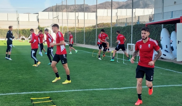 Ricard Sánchez, a la derecha de la imagen, durante el entrenamiento de este viernes en la Ciudad Deportiva (FRAN CALVO) Ricard Sánchez, a la derecha de la imagen, durante el entrenamiento de este viernes en la Ciudad Deportiva (FRAN CALVO)