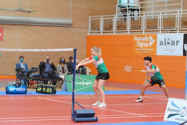 Imagen de un partido anterior (BÁDMINTON GRANADA) Imagen de un partido anterior (BÁDMINTON GRANADA)
