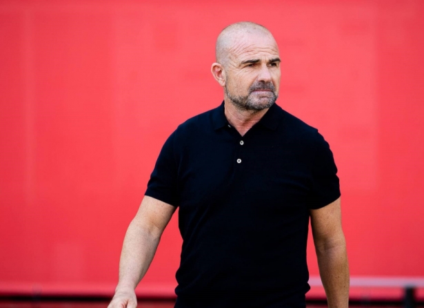 Paco López ya es oficialmente entrenador del Granada (LEVANTE UD) Paco López ya es oficialmente entrenador del Granada (LEVANTE UD)