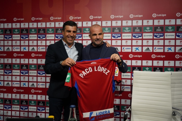 Nico Rodríguez, junto a Paco López en la sala de prensa del `Nuevo Los Cármenes` (JOSÉ VELASCO / GRJ) Nico Rodríguez, junto a Paco López en la sala de prensa del `Nuevo Los Cármenes` (JOSÉ VELASCO / GRJ)