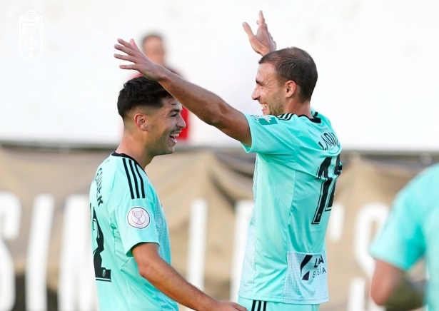 Ignasi MIquel celebra junto a Meseguer su gol en Yecla (PEPE VILLOSLADA / GCF) Ignasi MIquel celebra junto a Meseguer su gol en Yecla (PEPE VILLOSLADA / GCF)