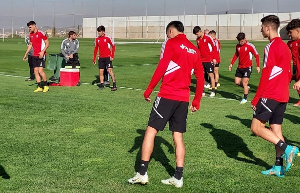 Imagen del entrenamiento de este lunes, en la que se puede ver a Miguel Rubio y Melendo entre el grupo (FRAN CALVO) Imagen del entrenamiento de este lunes, en la que se puede ver a Miguel Rubio y Melendo entre el grupo (FRAN CALVO)
