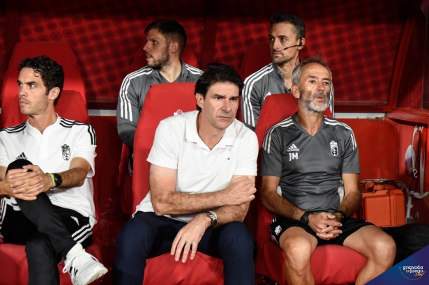 Karanka, en un partido en el `Nuevo Los Cármenes` (JOSÉ M. BALDOMERO) Karanka, en un partido en el `Nuevo Los Cármenes` (JOSÉ M. BALDOMERO)