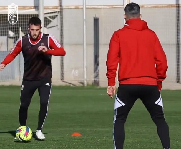 Quini, en una imagen compartida por el club del entrenamiento del martes (GCF TV) Quini, en una imagen compartida por el club del entrenamiento del martes (GCF TV)