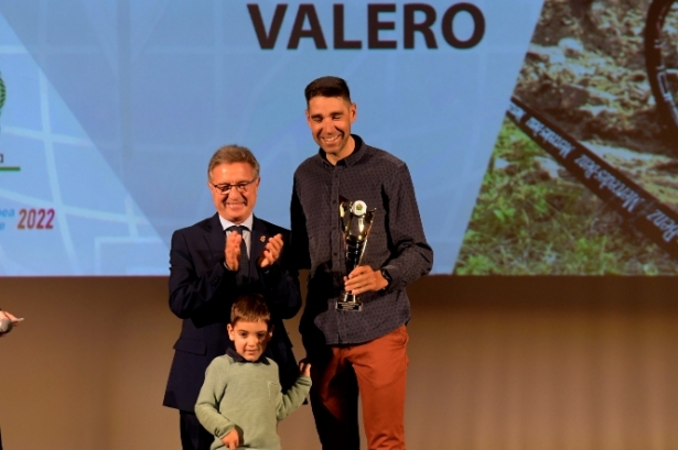 David Valero recoge su premio (AEPD GRANADA) 