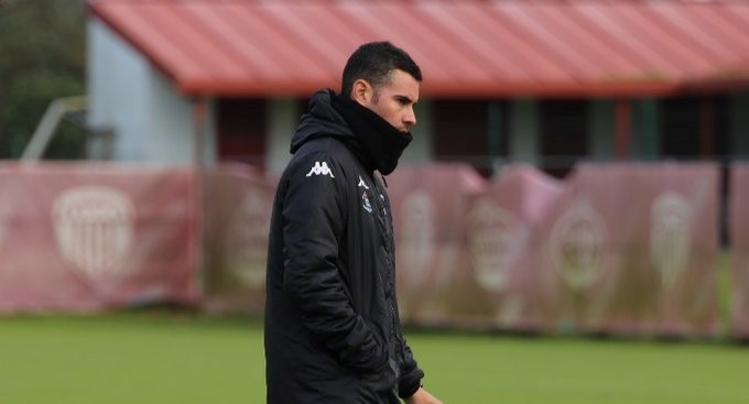 Fran Justo, entrenador del Lugo, durante una sesión preparativa (CD LUGO)