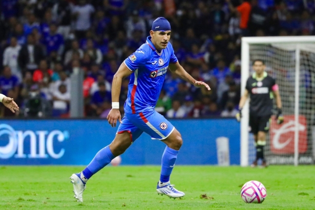Luis Abram, en un partido con su ya ex equipo (CRUZ AZUL)