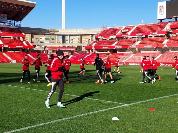 Imagen del entrenamiento de este sábado en `Los Cármenes` (FRAN CALVO) Imagen del entrenamiento de este sábado en `Los Cármenes` (FRAN CALVO)