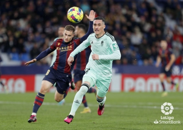 Con la derrota en Valencia y la victoria del Albacete, el Granada sale de los puestos de Play Off (LALIGA) Con la derrota en Valencia y la victoria del Albacete, el Granada sale de los puestos de Play Off (LALIGA)
