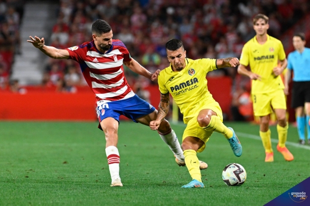 Lance del partido de la primera vuelta entre el Granada y el Villarreal B (JOSÉ M. BALDOMERO) Lance del partido de la primera vuelta entre el Granada y el Villarreal B (JOSÉ M. BALDOMERO)