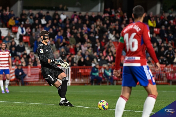 Raúl Fernández, durante el partido contra el Ibiza (JOSÉ M. BALDOMERO) Raúl Fernández, durante el partido contra el Ibiza (JOSÉ M. BALDOMERO)