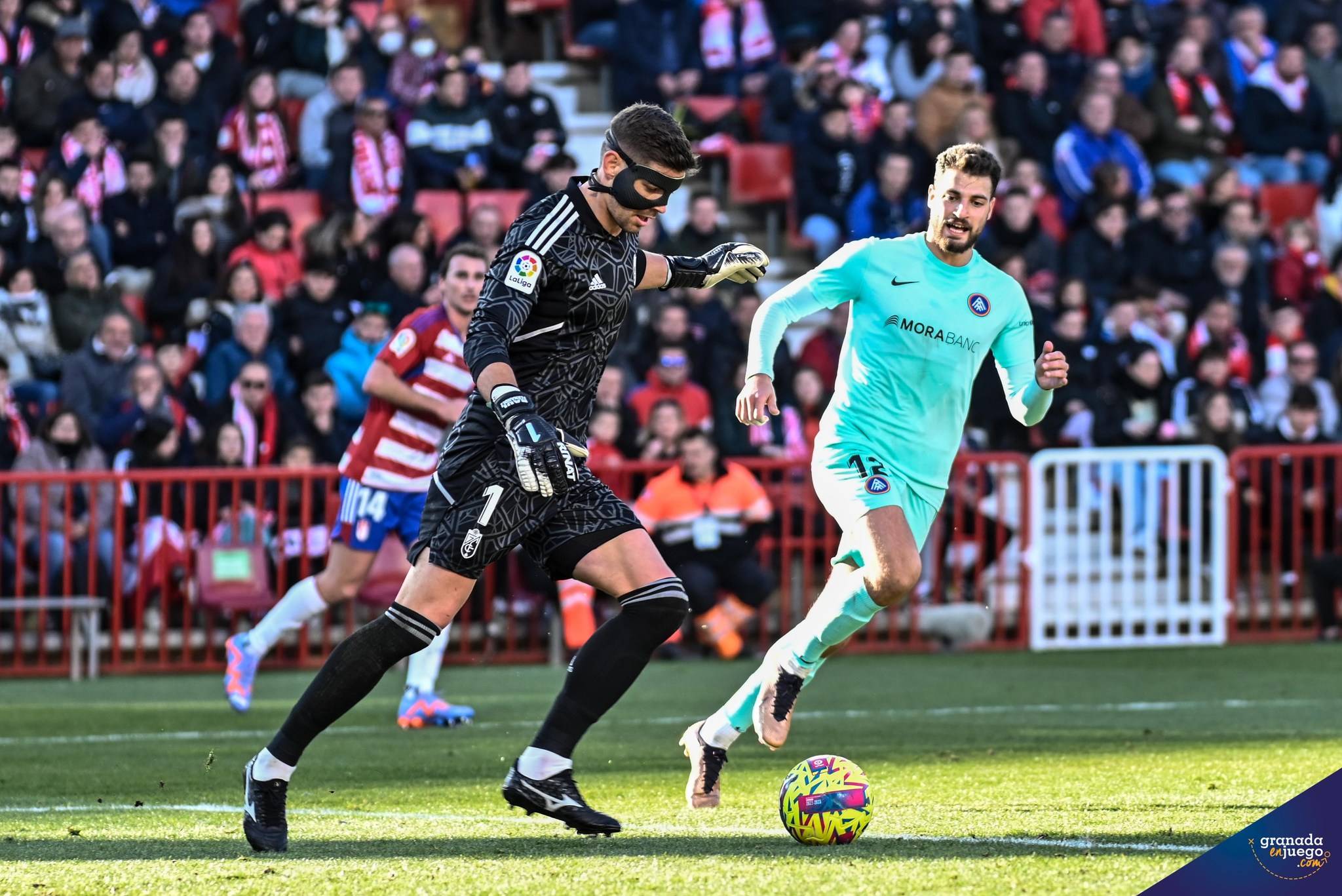 Raúl Fernández, en una acción del partido ante el Andorra (JOSÉ M. BALDOMERO)