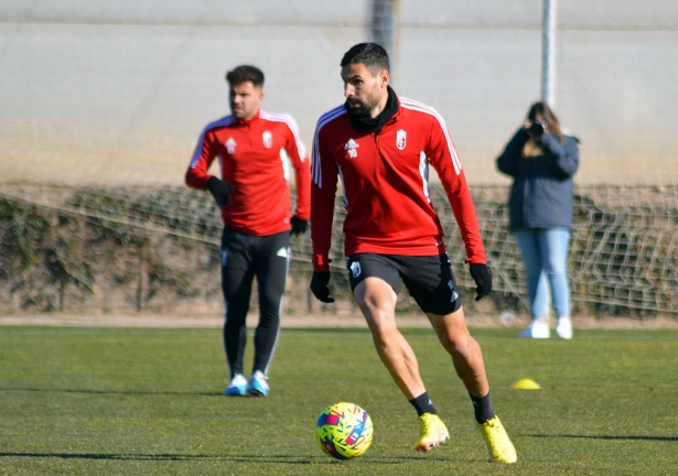 Puertas, en un entrenamiento con el Granada (JAVIER PALMA) Puertas, en un entrenamiento con el Granada (JAVIER PALMA)