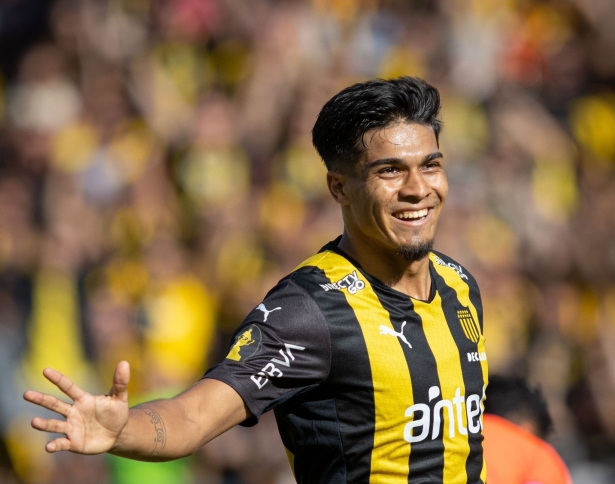 Arezo celebra su primer gol con Peñarol (CA PEÑAROL) Arezo celebra su primer gol con Peñarol (CA PEÑAROL)