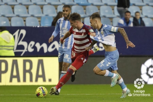 Lance del derbi entre Málaga y Granada en la primera vuelta en `La Rosaleda` (LALIGA) Lance del derbi entre Málaga y Granada en la primera vuelta en `La Rosaleda` (LALIGA)