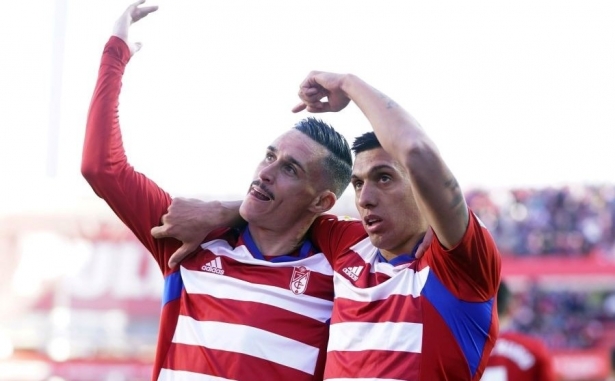 Callejón y Uzuni celebran un gol con el Granada (LALIGA) Callejón y Uzuni celebran un gol con el Granada (LALIGA)