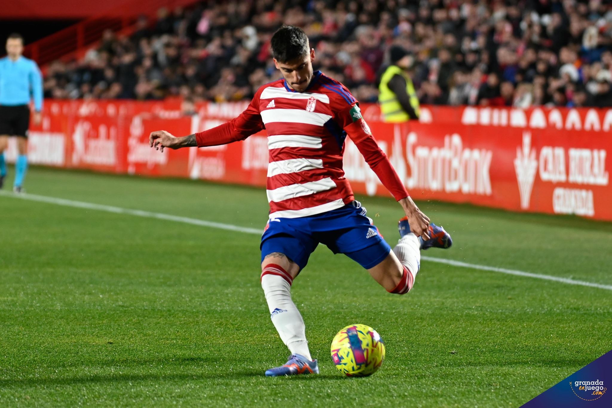 Carlos Neva, durante el partido ante el Tenerife (JOSÉ M. BALDOMERO)